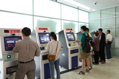 恢復(fù)辦證超200萬(wàn)證次，全國(guó)通辦再優(yōu)化 滬出入境部門新政提升服務(wù)能級(jí)